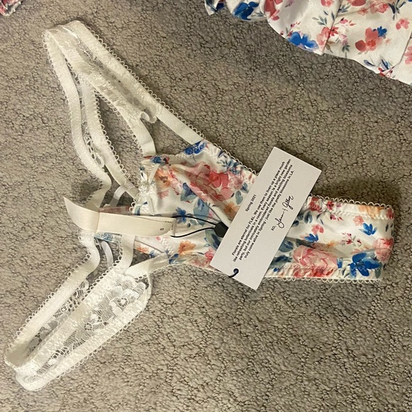 NWT- FL&L Juliet Set- Skirt (M), Top (S), Thong (S) & Bra (32DD)- Festivals - Picture 11 of 15